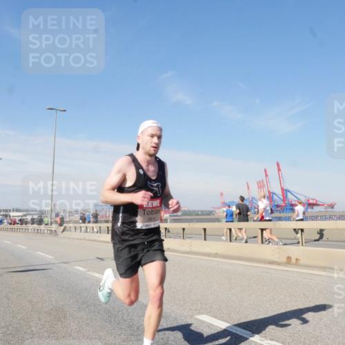 03.10.2025 - Köhlbrandbrückenlauf Matties Gatica Varas http://msf.ph/oto/8986985 03.10.2025 12:27:46 Position 2 6610 meine-sportfotos.de