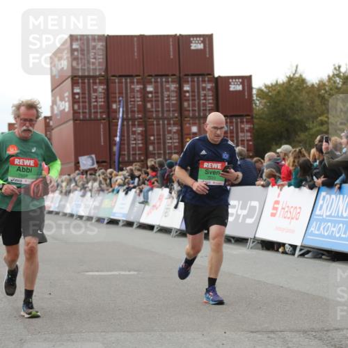03.10.2025 - Köhlbrandbrückenlauf Yannick Fuchs http://msf.ph/oto/8986987 03.10.2025 16:11:48 Ziel 7330, 7419, 7469, 7533, 7658, 7961, 8005, 8096, 8954, 9200, 9202, 9244, 9392, 9634 meine-sportfotos.de