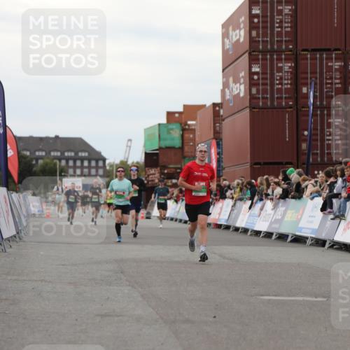 03.10.2025 - Köhlbrandbrückenlauf Yannick Fuchs http://msf.ph/oto/8986988 03.10.2025 15:59:25 Ziel 7059, 7083, 7089, 9126, 9238, 9577 meine-sportfotos.de