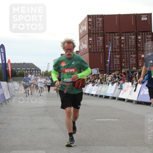 03.10.2025 - Köhlbrandbrückenlauf Yannick Fuchs http://msf.ph/oto/8986994 03.10.2025 16:11:48 Ziel 7330, 7419, 7469, 7533, 7658, 7961, 8005, 8096, 8954, 9200, 9202, 9244, 9392, 9634 meine-sportfotos.de