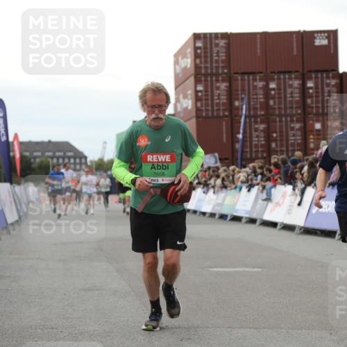 03.10.2025 - Köhlbrandbrückenlauf Yannick Fuchs http://msf.ph/oto/8986998 03.10.2025 16:11:48 Ziel 7330, 7419, 7469, 7533, 7658, 7961, 8005, 8096, 8954, 9200, 9202, 9244, 9392, 9634 meine-sportfotos.de