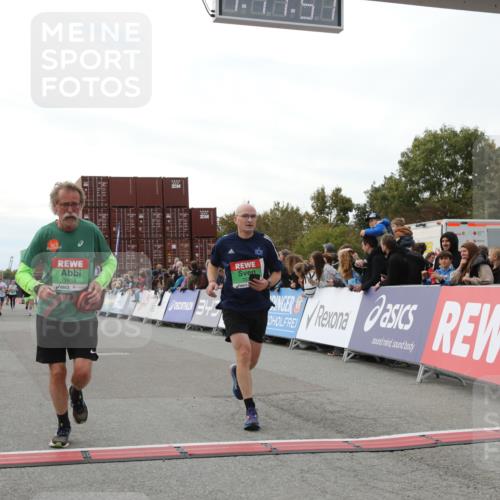 03.10.2025 - Köhlbrandbrückenlauf Yannick Fuchs http://msf.ph/oto/8987013 03.10.2025 16:11:49 Ziel 7419, 7469, 7533, 7658, 7961, 8005, 8096, 8954, 9202, 9244, 9392 meine-sportfotos.de