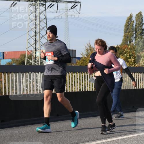 03.10.2025 - Köhlbrandbrückenlauf Luisa Fischer http://msf.ph/oto/8987019 03.10.2025 11:22:13 Position 3 780 meine-sportfotos.de