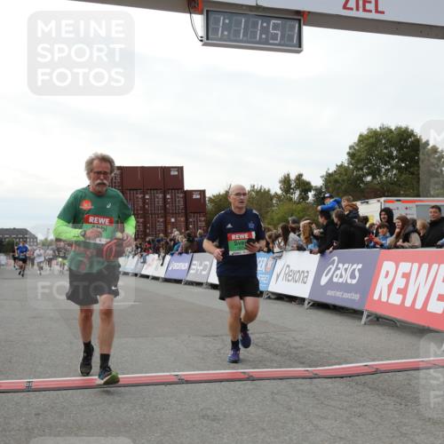 03.10.2025 - Köhlbrandbrückenlauf Yannick Fuchs http://msf.ph/oto/8987020 03.10.2025 16:11:49 Ziel 7419, 7469, 7533, 7658, 7961, 8005, 8096, 8954, 9202, 9244, 9392 meine-sportfotos.de