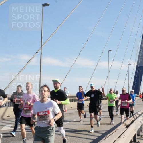 03.10.2025 - Köhlbrandbrückenlauf Matties Gatica Varas http://msf.ph/oto/8987023 03.10.2025 12:27:56 Position 2 4116, 5870, 4405 meine-sportfotos.de