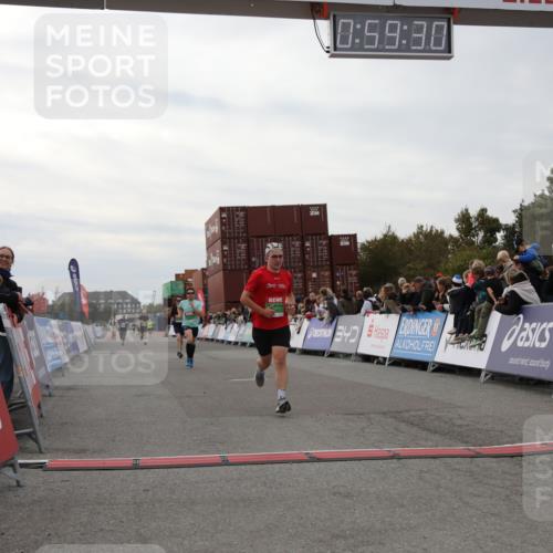 03.10.2025 - Köhlbrandbrückenlauf Yannick Fuchs http://msf.ph/oto/8987032 03.10.2025 15:59:28 Ziel 7059, 7083, 7089, 7187 meine-sportfotos.de