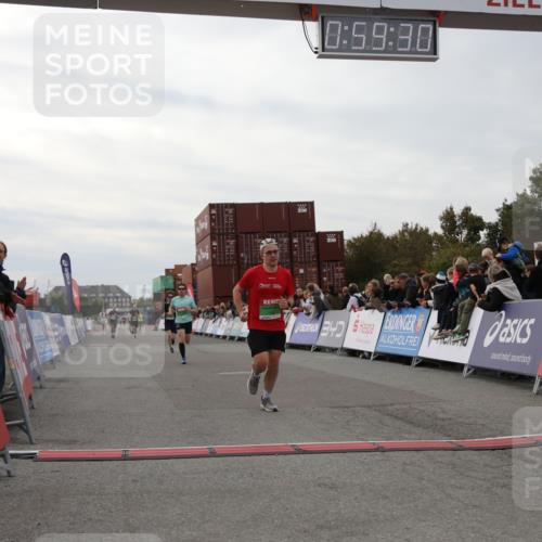 03.10.2025 - Köhlbrandbrückenlauf Yannick Fuchs http://msf.ph/oto/8987037 03.10.2025 15:59:29 Ziel 7059, 7083, 7089, 7187 meine-sportfotos.de