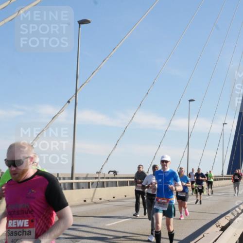 03.10.2025 - Köhlbrandbrückenlauf Matties Gatica Varas http://msf.ph/oto/8987042 03.10.2025 12:27:59 Position 2 4065 meine-sportfotos.de