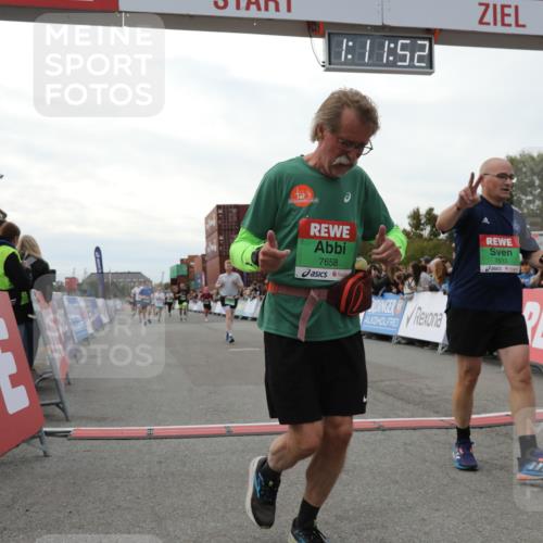 03.10.2025 - Köhlbrandbrückenlauf Yannick Fuchs http://msf.ph/oto/8987051 03.10.2025 16:11:50 Ziel 7469, 7533, 7566, 7613, 7658, 7961, 8005, 8096, 8954, 9244 meine-sportfotos.de