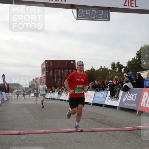 03.10.2025 - Köhlbrandbrückenlauf Yannick Fuchs http://msf.ph/oto/8987052 03.10.2025 15:59:29 Ziel 7059, 7083, 7089, 7187 meine-sportfotos.de