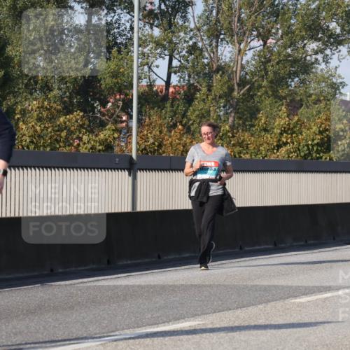 03.10.2025 - Köhlbrandbrückenlauf Luisa Fischer http://msf.ph/oto/8987058 03.10.2025 11:22:17 Position 3 2428 meine-sportfotos.de