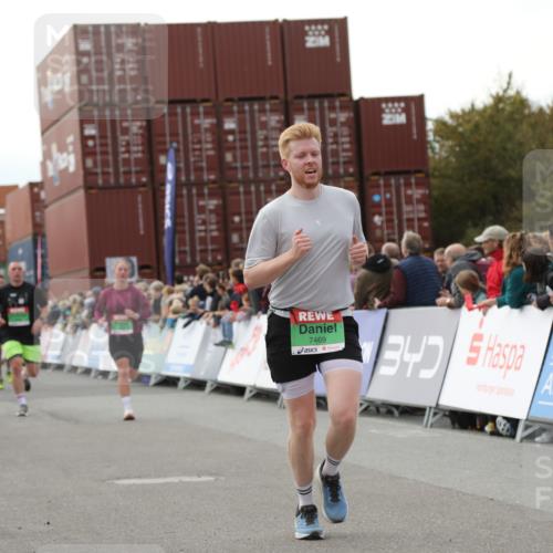 03.10.2025 - Köhlbrandbrückenlauf Yannick Fuchs http://msf.ph/oto/8987089 03.10.2025 16:11:52 Ziel 7122, 7469, 7533, 7566, 7613, 7658, 7757, 7961, 8005, 8096, 8110, 8954, 9244 meine-sportfotos.de