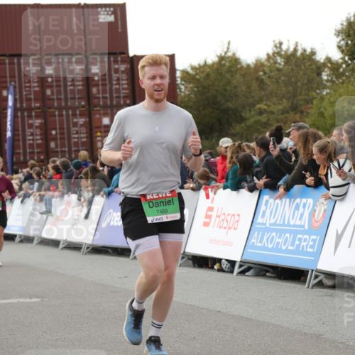 03.10.2025 - Köhlbrandbrückenlauf Yannick Fuchs http://msf.ph/oto/8987094 03.10.2025 16:11:52 Ziel 7122, 7469, 7533, 7566, 7613, 7658, 7757, 7961, 8005, 8096, 8110, 8954, 9244 meine-sportfotos.de