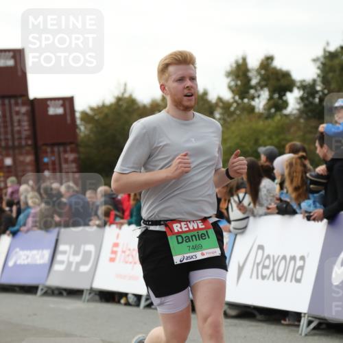 03.10.2025 - Köhlbrandbrückenlauf Yannick Fuchs http://msf.ph/oto/8987102 03.10.2025 16:11:53 Ziel 7122, 7469, 7533, 7566, 7613, 7757, 7961, 8005, 8096, 8110, 8954, 9244 meine-sportfotos.de