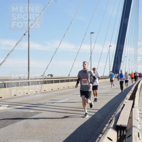 03.10.2025 - Köhlbrandbrückenlauf Matties Gatica Varas http://msf.ph/oto/8987108 03.10.2025 12:28:13 Position 2  meine-sportfotos.de