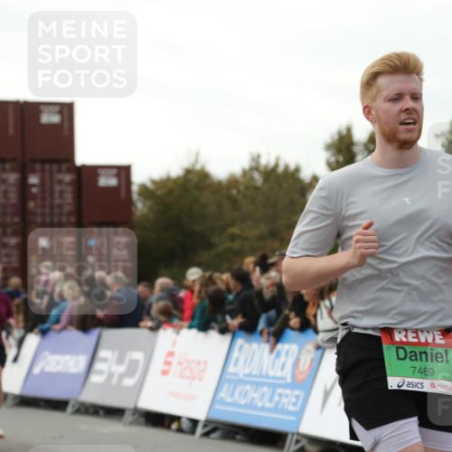 03.10.2025 - Köhlbrandbrückenlauf Yannick Fuchs http://msf.ph/oto/8987111 03.10.2025 16:11:53 Ziel 7122, 7469, 7533, 7566, 7613, 7757, 7961, 8005, 8096, 8110, 8954, 9244 meine-sportfotos.de