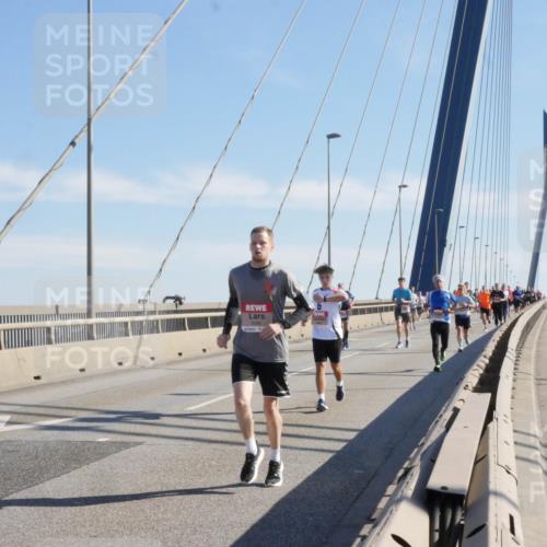 03.10.2025 - Köhlbrandbrückenlauf Matties Gatica Varas http://msf.ph/oto/8987112 03.10.2025 12:28:13 Position 2  meine-sportfotos.de