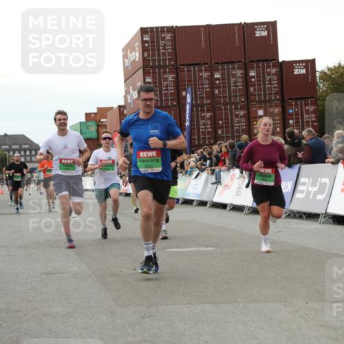 03.10.2025 - Köhlbrandbrückenlauf Yannick Fuchs http://msf.ph/oto/8987115 03.10.2025 16:11:53 Ziel 7122, 7469, 7533, 7566, 7613, 7757, 7961, 8005, 8096, 8110, 8954, 9244 meine-sportfotos.de