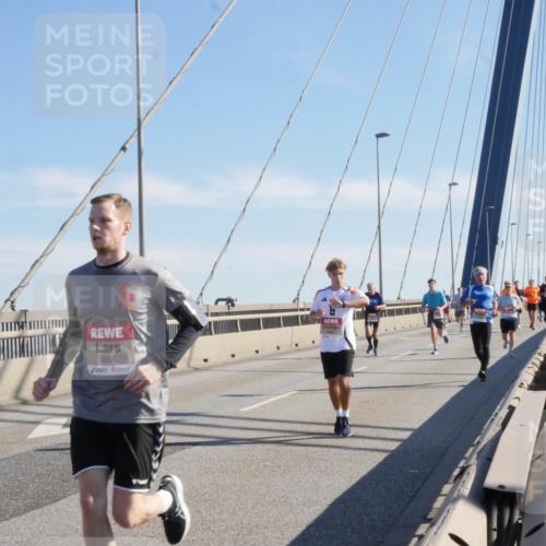 03.10.2025 - Köhlbrandbrückenlauf Matties Gatica Varas http://msf.ph/oto/8987121 03.10.2025 12:28:14 Position 2 5096 meine-sportfotos.de
