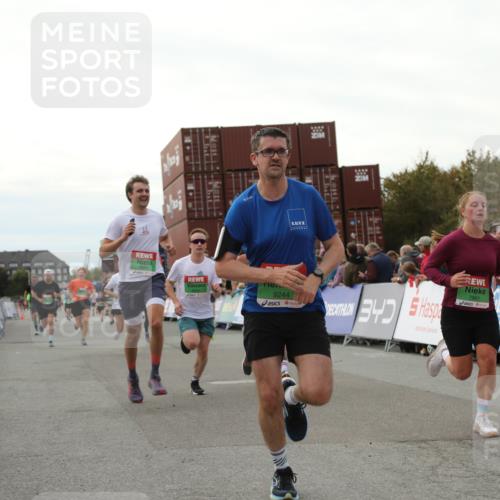 03.10.2025 - Köhlbrandbrückenlauf Yannick Fuchs http://msf.ph/oto/8987125 03.10.2025 16:11:54 Ziel 7122, 7469, 7566, 7613, 7757, 7961, 8005, 8096, 8110, 8954, 9244 meine-sportfotos.de