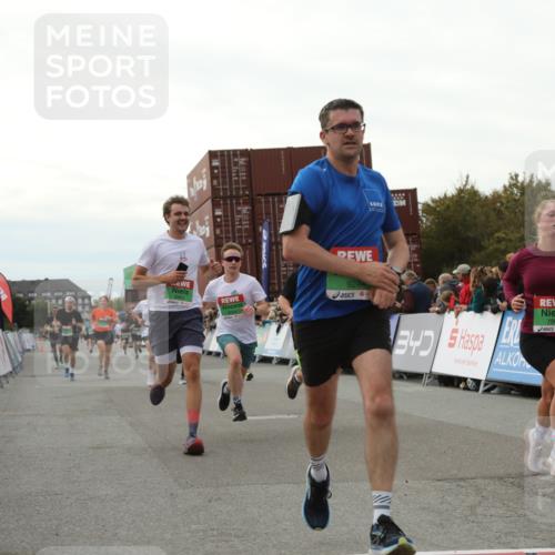 03.10.2025 - Köhlbrandbrückenlauf Yannick Fuchs http://msf.ph/oto/8987130 03.10.2025 16:11:55 Ziel 7122, 7469, 7566, 7613, 7757, 7961, 8005, 8096, 8110, 8259, 8569, 8954, 9244 meine-sportfotos.de