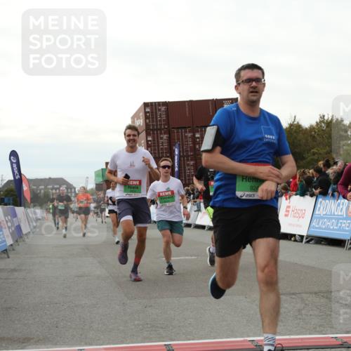 03.10.2025 - Köhlbrandbrückenlauf Yannick Fuchs http://msf.ph/oto/8987136 03.10.2025 16:11:55 Ziel 7122, 7469, 7566, 7613, 7757, 7961, 8005, 8096, 8110, 8259, 8569, 8954, 9244 meine-sportfotos.de