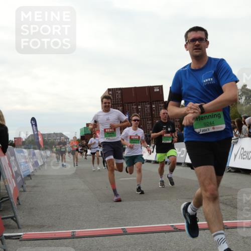 03.10.2025 - Köhlbrandbrückenlauf Yannick Fuchs http://msf.ph/oto/8987140 03.10.2025 16:11:55 Ziel 7122, 7469, 7566, 7613, 7757, 7961, 8005, 8096, 8110, 8259, 8569, 8954, 9244 meine-sportfotos.de