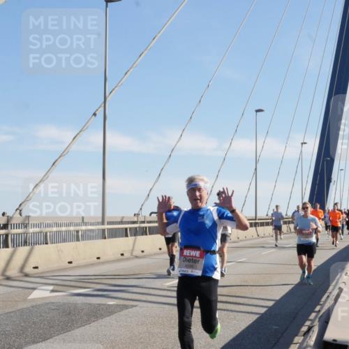 03.10.2025 - Köhlbrandbrückenlauf Matties Gatica Varas http://msf.ph/oto/8987142 03.10.2025 12:28:17 Position 2 4595 meine-sportfotos.de