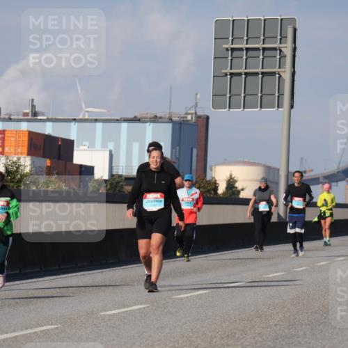 03.10.2025 - Köhlbrandbrückenlauf Luisa Fischer http://msf.ph/oto/8987147 03.10.2025 11:22:26 Position 3  meine-sportfotos.de