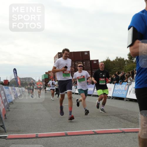 03.10.2025 - Köhlbrandbrückenlauf Yannick Fuchs http://msf.ph/oto/8987148 03.10.2025 16:11:55 Ziel 7122, 7469, 7566, 7613, 7757, 7961, 8005, 8096, 8110, 8259, 8569, 8954, 9244 meine-sportfotos.de