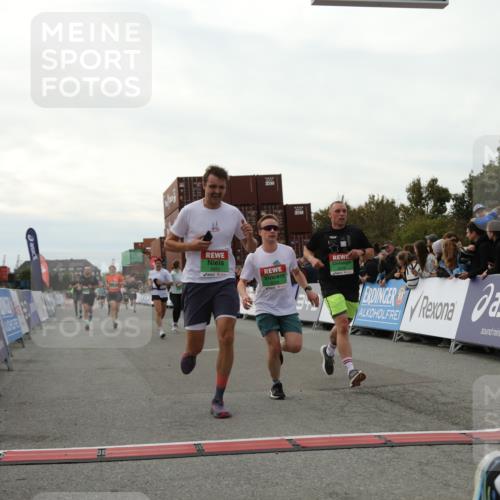 03.10.2025 - Köhlbrandbrückenlauf Yannick Fuchs http://msf.ph/oto/8987155 03.10.2025 16:11:55 Ziel 7122, 7469, 7566, 7613, 7757, 7961, 8005, 8096, 8110, 8259, 8569, 8954, 9244 meine-sportfotos.de