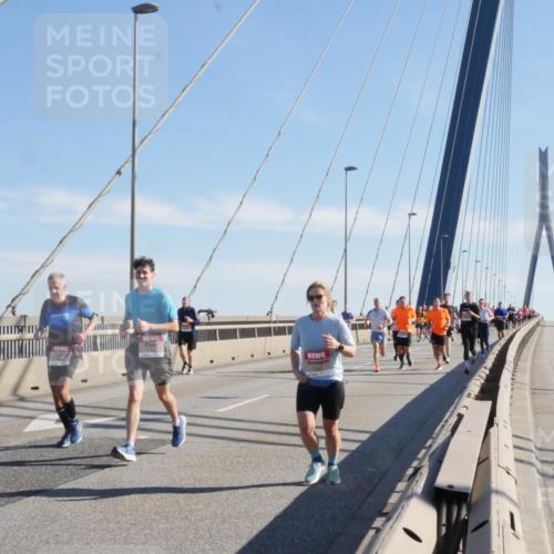 03.10.2025 - Köhlbrandbrückenlauf Matties Gatica Varas http://msf.ph/oto/8987156 03.10.2025 12:28:19 Position 2  meine-sportfotos.de