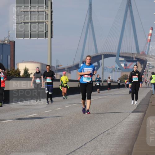 03.10.2025 - Köhlbrandbrückenlauf Luisa Fischer http://msf.ph/oto/8987158 03.10.2025 11:22:27 Position 3 3098 meine-sportfotos.de
