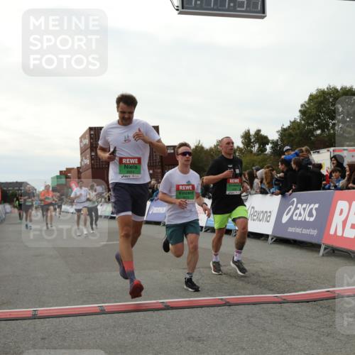 03.10.2025 - Köhlbrandbrückenlauf Yannick Fuchs http://msf.ph/oto/8987160 03.10.2025 16:11:56 Ziel 7122, 7463, 7469, 7566, 7613, 7757, 7961, 8005, 8096, 8110, 8259, 8569, 8954, 9159, 9244 meine-sportfotos.de