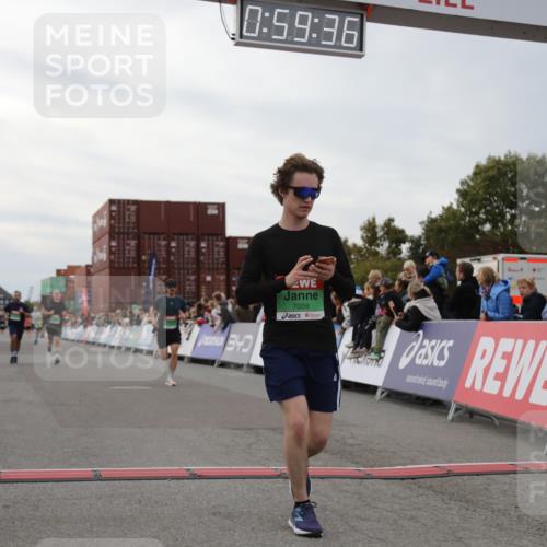 03.10.2025 - Köhlbrandbrückenlauf Yannick Fuchs http://msf.ph/oto/8987175 03.10.2025 15:59:34 Ziel 7025, 7048, 7059, 7083, 7187, 7193 meine-sportfotos.de