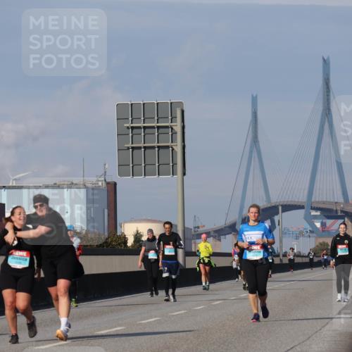 03.10.2025 - Köhlbrandbrückenlauf Luisa Fischer http://msf.ph/oto/8987176 03.10.2025 11:22:29 Position 3 2001 meine-sportfotos.de