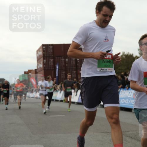 03.10.2025 - Köhlbrandbrückenlauf Yannick Fuchs http://msf.ph/oto/8987178 03.10.2025 16:11:56 Ziel 7122, 7463, 7469, 7566, 7613, 7757, 7961, 8005, 8096, 8110, 8259, 8569, 8954, 9159, 9244 meine-sportfotos.de