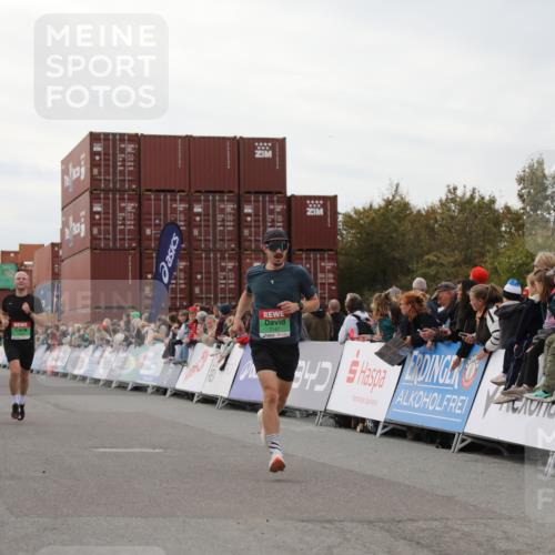 03.10.2025 - Köhlbrandbrückenlauf Yannick Fuchs http://msf.ph/oto/8987181 03.10.2025 15:59:35 Ziel 7025, 7048, 7059, 7083, 7187, 7193 meine-sportfotos.de