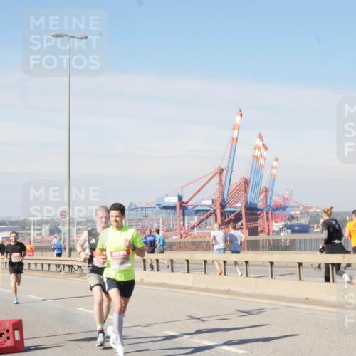 03.10.2025 - Köhlbrandbrückenlauf Matties Gatica Varas http://msf.ph/oto/8987183 03.10.2025 12:28:32 Position 2  meine-sportfotos.de