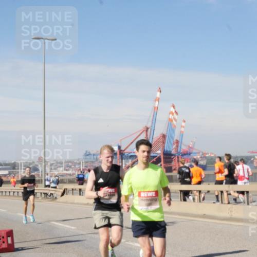 03.10.2025 - Köhlbrandbrückenlauf Matties Gatica Varas http://msf.ph/oto/8987187 03.10.2025 12:28:33 Position 2  meine-sportfotos.de