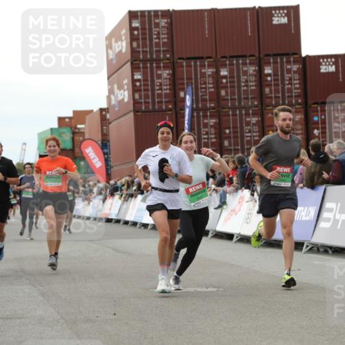 03.10.2025 - Köhlbrandbrückenlauf Yannick Fuchs http://msf.ph/oto/8987188 03.10.2025 16:11:57 Ziel 7122, 7463, 7566, 7613, 7757, 7961, 8005, 8096, 8110, 8259, 8569, 8954, 9159, 9244 meine-sportfotos.de
