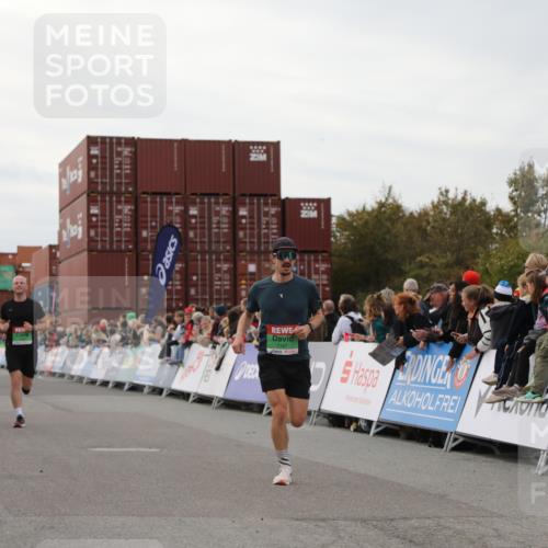 03.10.2025 - Köhlbrandbrückenlauf Yannick Fuchs http://msf.ph/oto/8987189 03.10.2025 15:59:35 Ziel 7025, 7048, 7059, 7083, 7187, 7193 meine-sportfotos.de