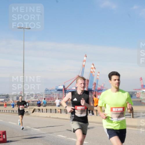 03.10.2025 - Köhlbrandbrückenlauf Matties Gatica Varas http://msf.ph/oto/8987191 03.10.2025 12:28:34 Position 2  meine-sportfotos.de