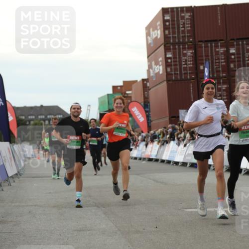 03.10.2025 - Köhlbrandbrückenlauf Yannick Fuchs http://msf.ph/oto/8987200 03.10.2025 16:11:57 Ziel 7122, 7463, 7566, 7613, 7757, 7961, 8005, 8096, 8110, 8259, 8569, 8954, 9159, 9244 meine-sportfotos.de