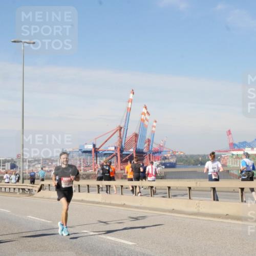 03.10.2025 - Köhlbrandbrückenlauf Matties Gatica Varas http://msf.ph/oto/8987201 03.10.2025 12:28:35 Position 2  meine-sportfotos.de