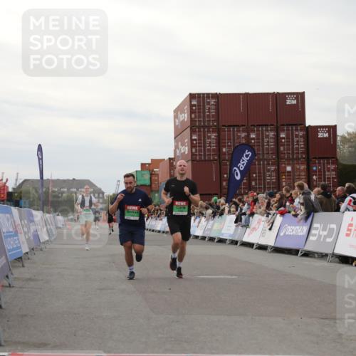 03.10.2025 - Köhlbrandbrückenlauf Yannick Fuchs http://msf.ph/oto/8987206 03.10.2025 15:59:36 Ziel 7025, 7048, 7059, 7187, 7193, 7225 meine-sportfotos.de