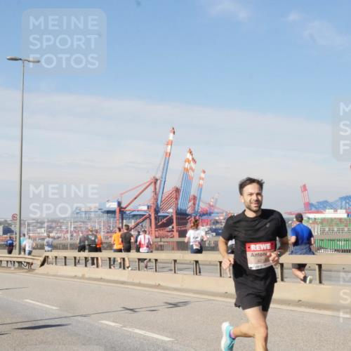 03.10.2025 - Köhlbrandbrückenlauf Matties Gatica Varas http://msf.ph/oto/8987212 03.10.2025 12:28:36 Position 2 4010 meine-sportfotos.de