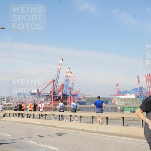 03.10.2025 - Köhlbrandbrückenlauf Matties Gatica Varas http://msf.ph/oto/8987214 03.10.2025 12:28:37 Position 2 4010 meine-sportfotos.de