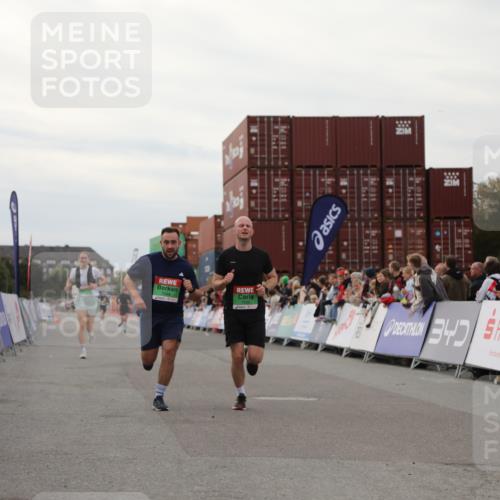 03.10.2025 - Köhlbrandbrückenlauf Yannick Fuchs http://msf.ph/oto/8987216 03.10.2025 15:59:37 Ziel 7025, 7048, 7059, 7187, 7193, 7225 meine-sportfotos.de