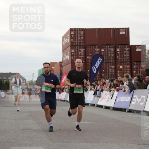 03.10.2025 - Köhlbrandbrückenlauf Yannick Fuchs http://msf.ph/oto/8987222 03.10.2025 15:59:37 Ziel 7025, 7048, 7059, 7187, 7193, 7225 meine-sportfotos.de